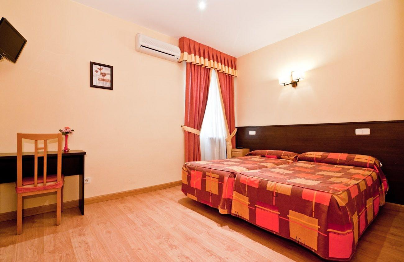 Hostal Las Cortes Madrid Exterior foto