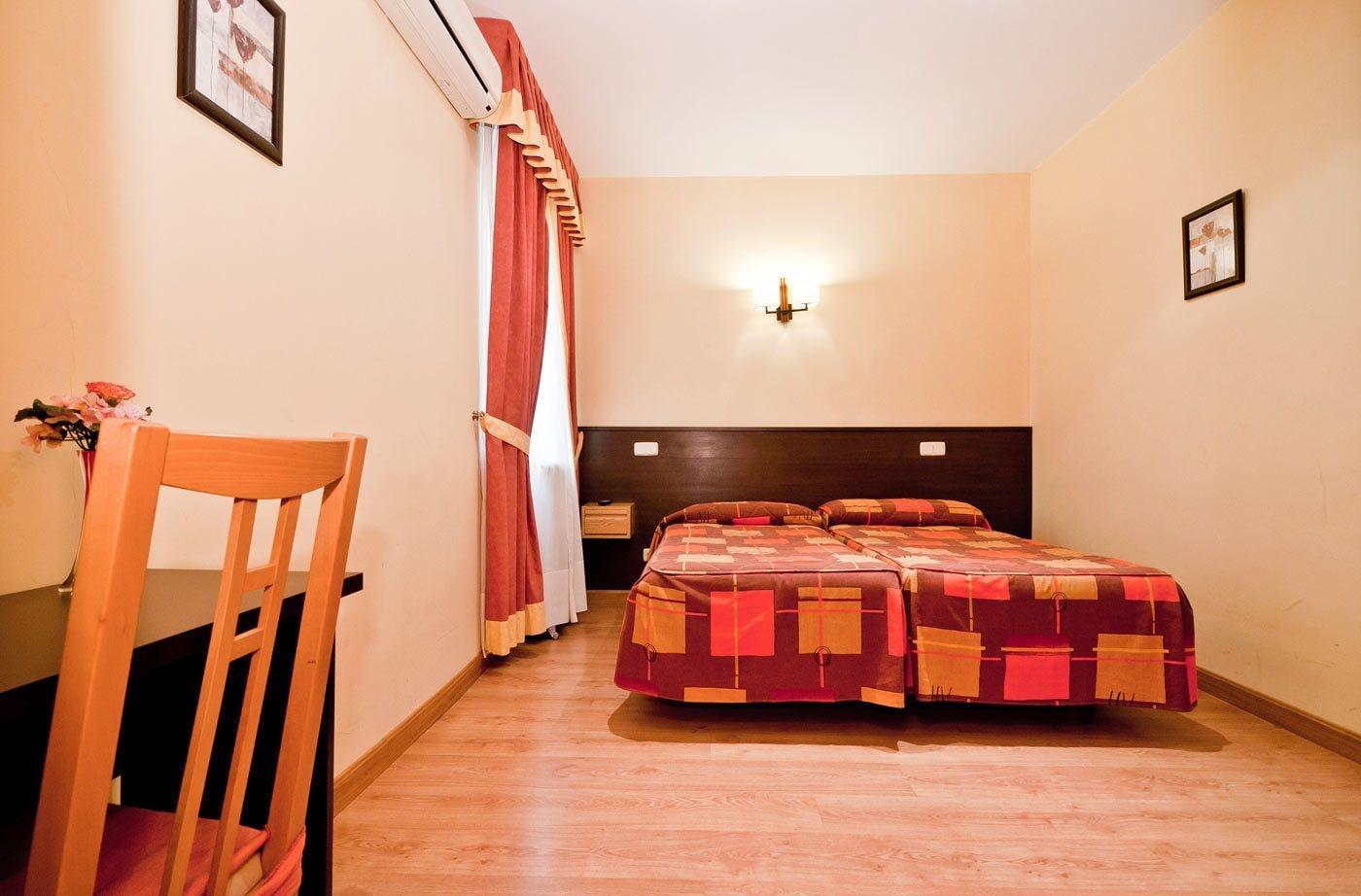 Hostal Las Cortes Madrid Exterior foto