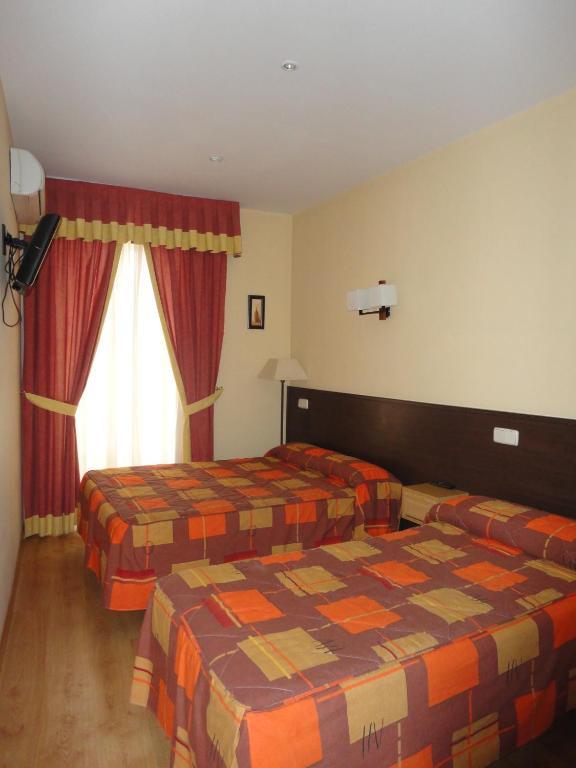 Hostal Las Cortes Madrid Exterior foto